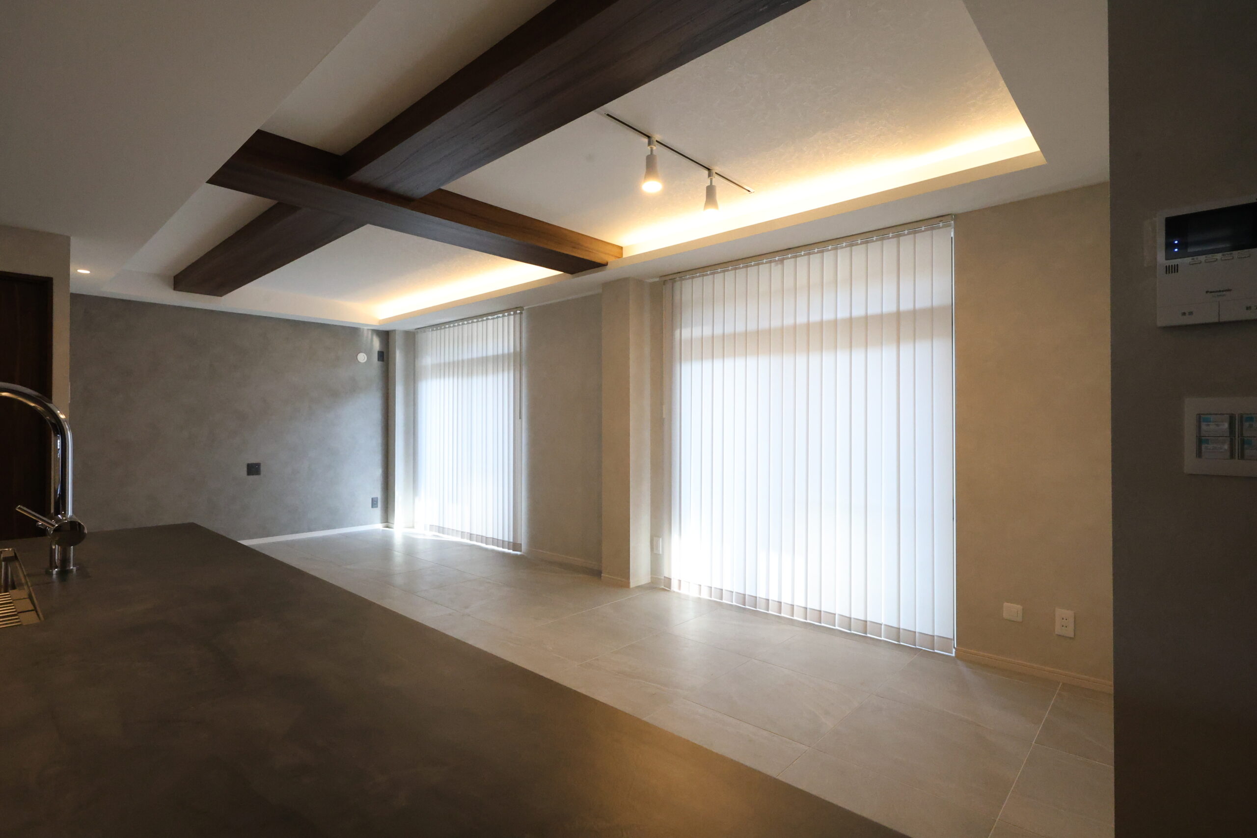 思い出の家に、二つの暮らしが並び立つ。